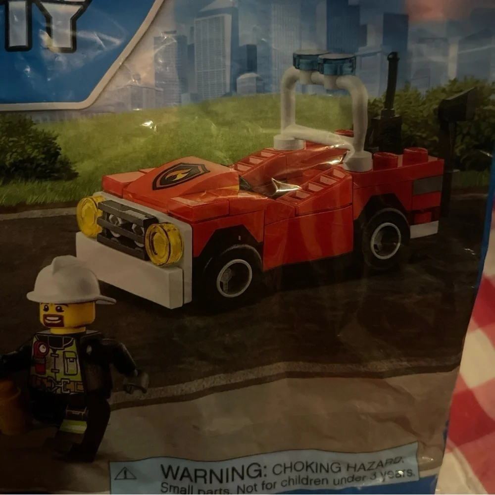 NEW! LEGO CIty 30347 Fire Car Fire Man Trash Can on Fire Extinguisher Poly Bag